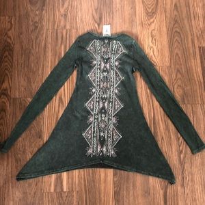 Vocal tunic stones back and front